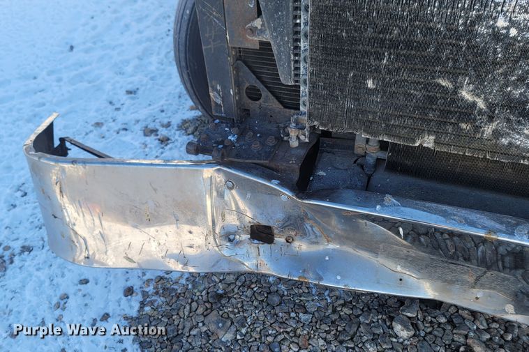 image for item MH9664 1994 International 9400  semi truck