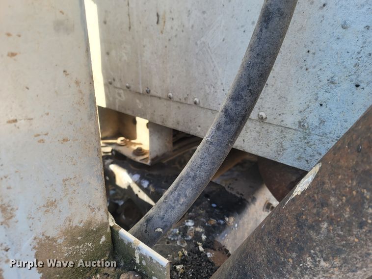 image for item MH9664 1994 International 9400  semi truck