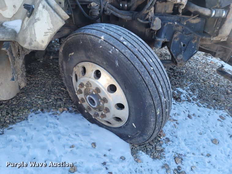 image for item MH9664 1994 International 9400  semi truck