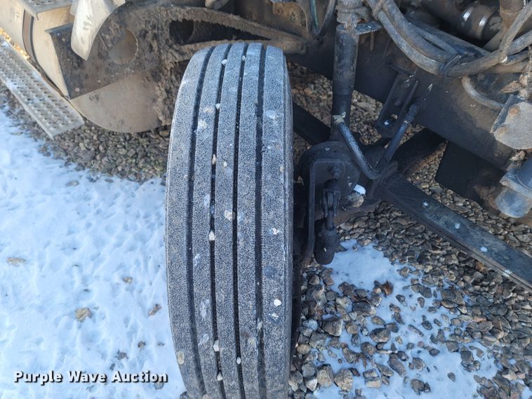 image for item MH9664 1994 International 9400  semi truck