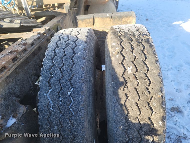 image for item MH9664 1994 International 9400  semi truck