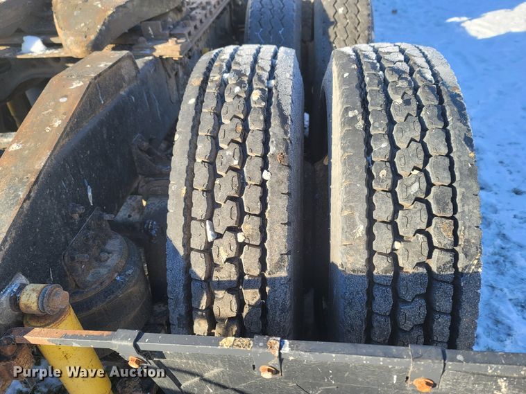 image for item MH9664 1994 International 9400  semi truck