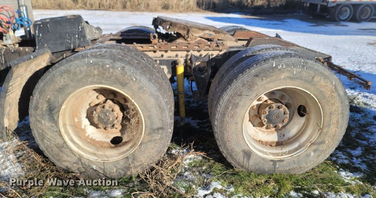 image for item MH9664 1994 International 9400  semi truck