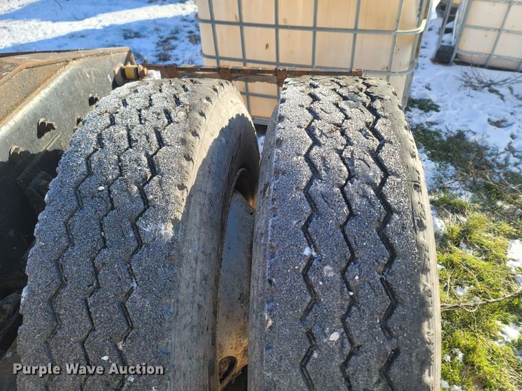 image for item MH9664 1994 International 9400  semi truck