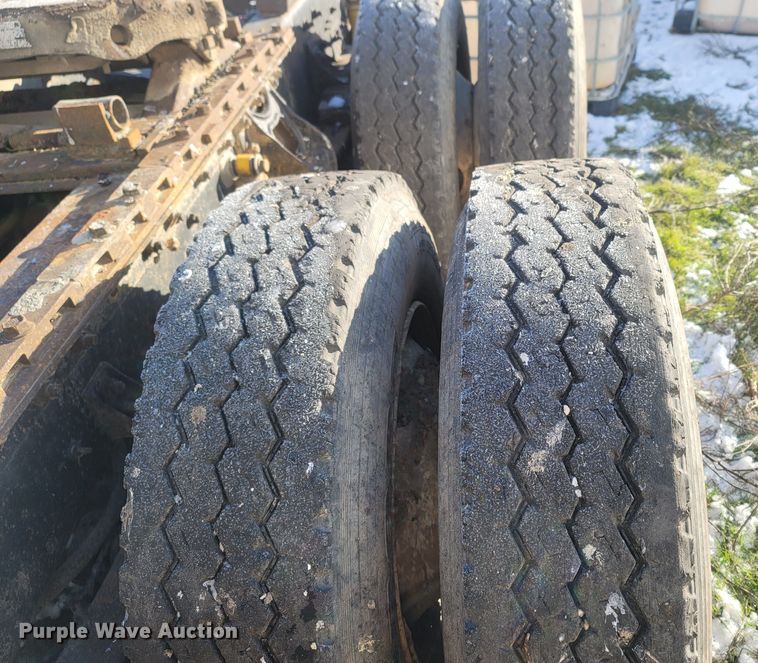 image for item MH9664 1994 International 9400  semi truck