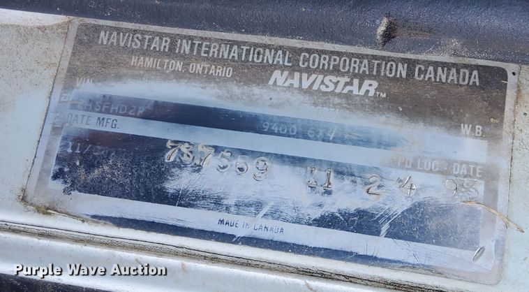 image for item MH9664 1994 International 9400  semi truck