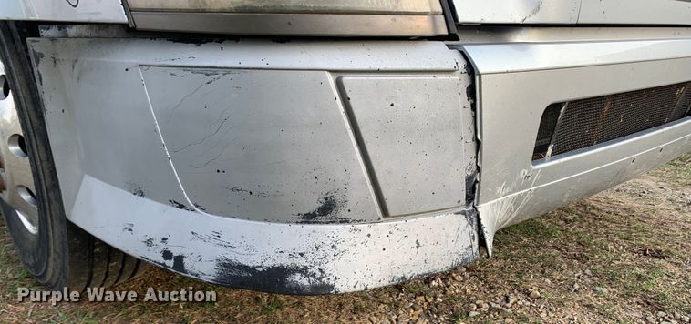 image for item MH9901 2011 Volvo VNL  semi truck