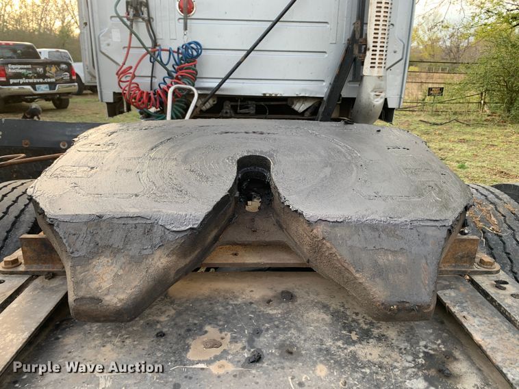 image for item MH9901 2011 Volvo VNL  semi truck