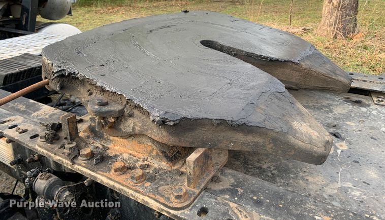 image for item MH9901 2011 Volvo VNL  semi truck