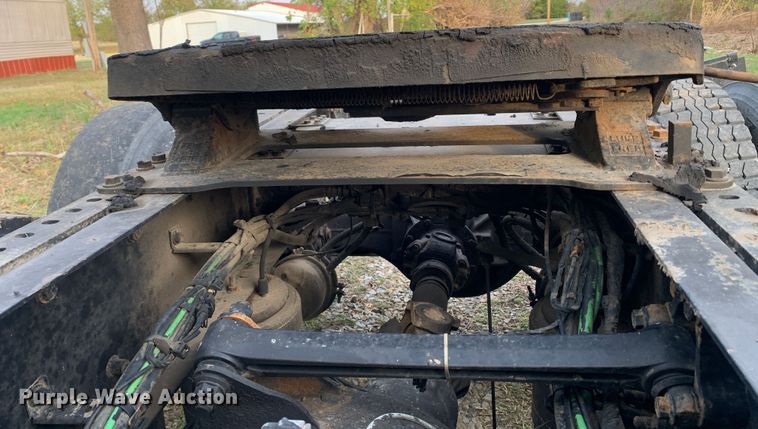 image for item MH9901 2011 Volvo VNL  semi truck