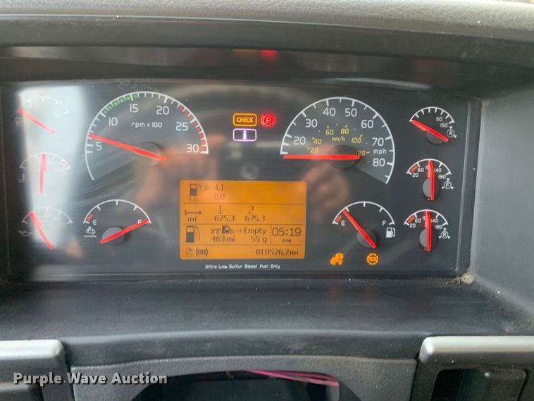 image for item MH9901 2011 Volvo VNL  semi truck