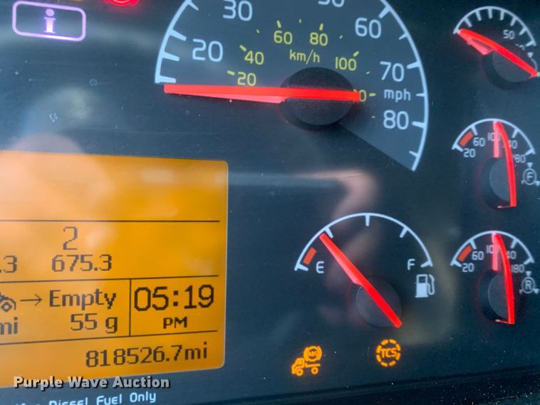 image for item MH9901 2011 Volvo VNL  semi truck