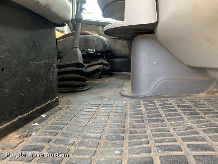 image for item MH9901 2011 Volvo VNL  semi truck