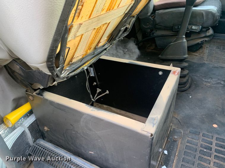 image for item MH9901 2011 Volvo VNL  semi truck