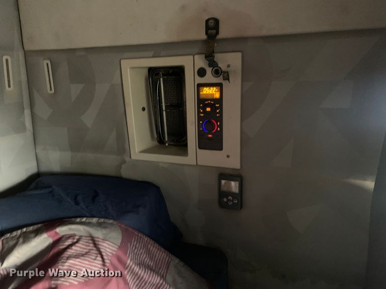 image for item MH9901 2011 Volvo VNL  semi truck