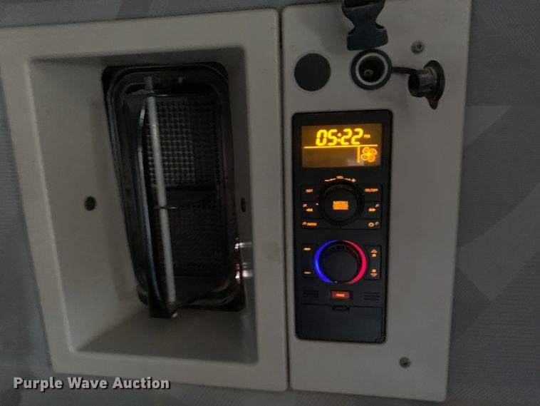 image for item MH9901 2011 Volvo VNL  semi truck