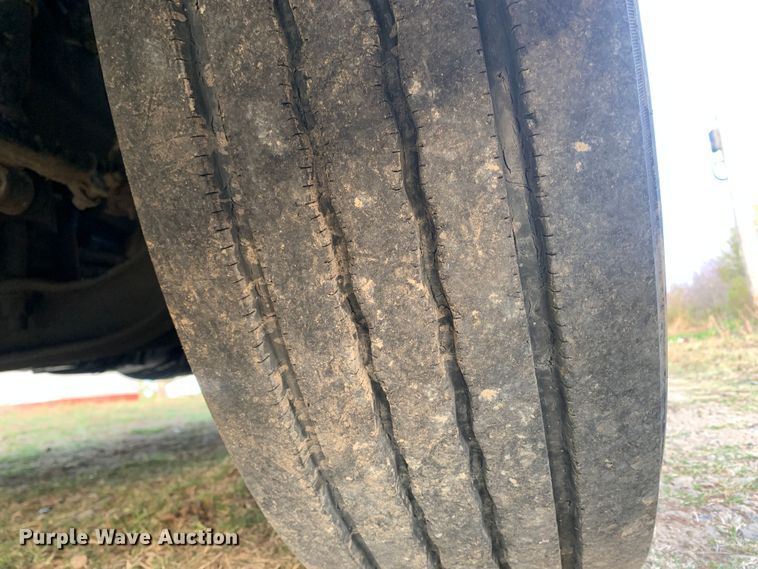 image for item MH9901 2011 Volvo VNL  semi truck