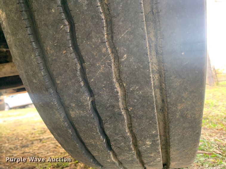 image for item MH9901 2011 Volvo VNL  semi truck