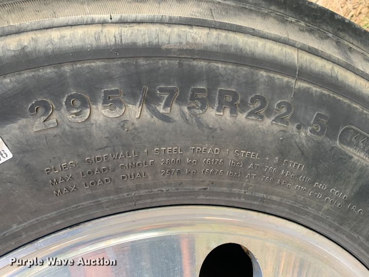 image for item MH9901 2011 Volvo VNL  semi truck