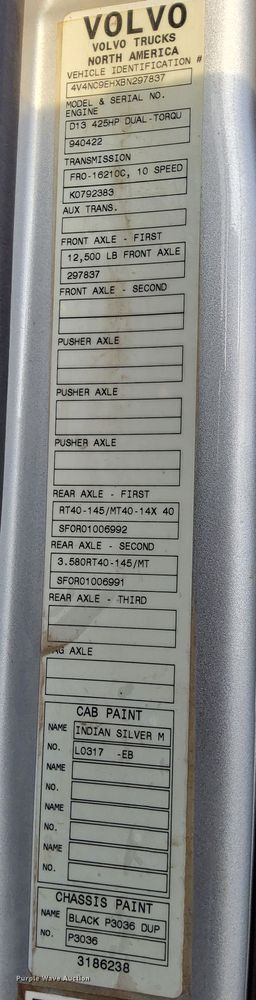 image for item MH9901 2011 Volvo VNL  semi truck