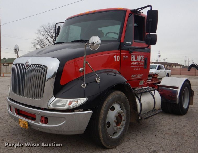 image for item MM9623 2005 International 8600  semi truck