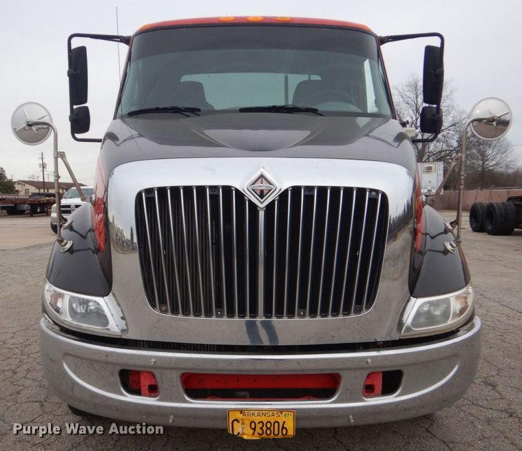 image for item MM9623 2005 International 8600  semi truck