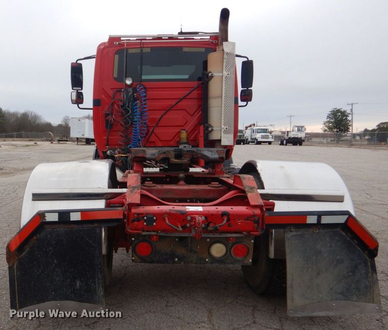 image for item MM9623 2005 International 8600  semi truck