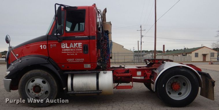 image for item MM9623 2005 International 8600  semi truck