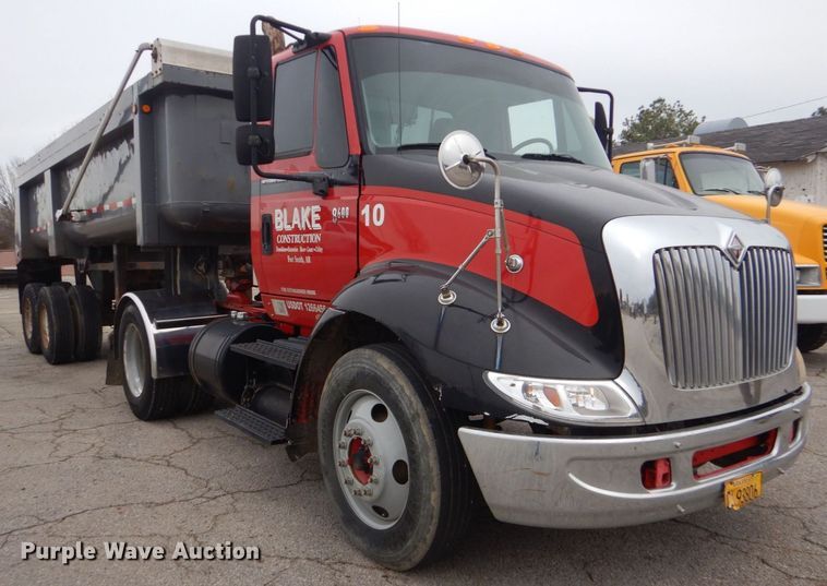 image for item MM9623 2005 International 8600  semi truck