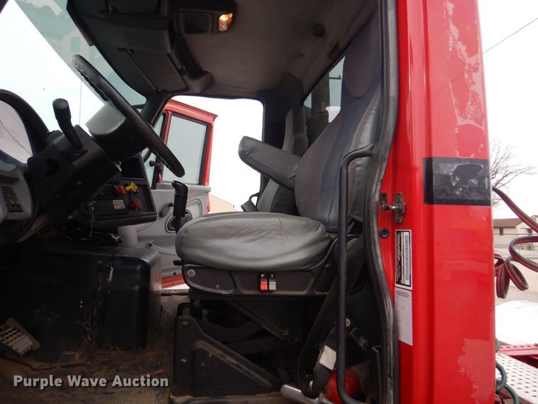 image for item MM9623 2005 International 8600  semi truck