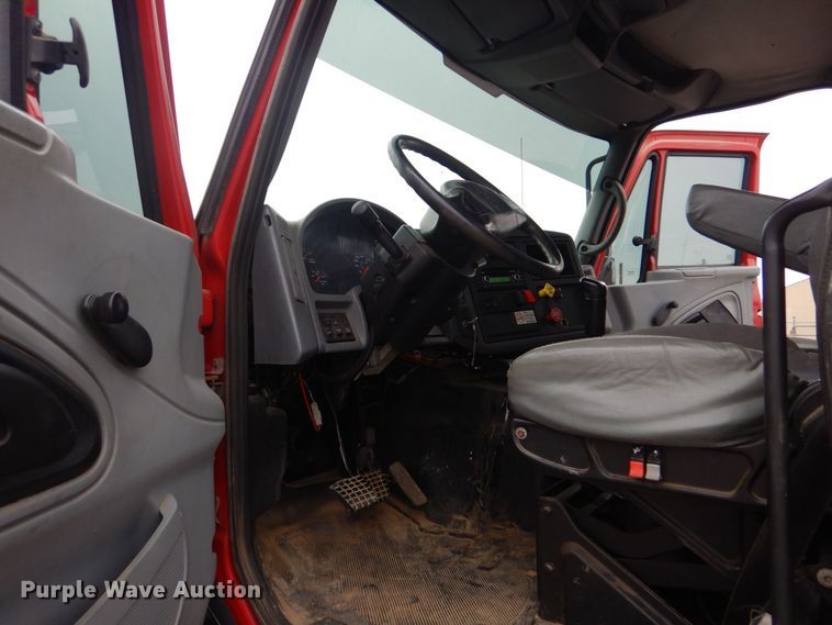 image for item MM9623 2005 International 8600  semi truck