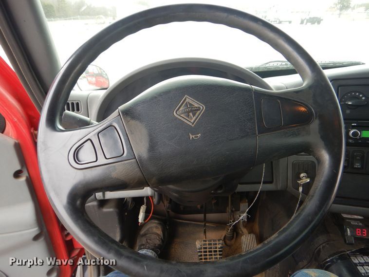 image for item MM9623 2005 International 8600  semi truck