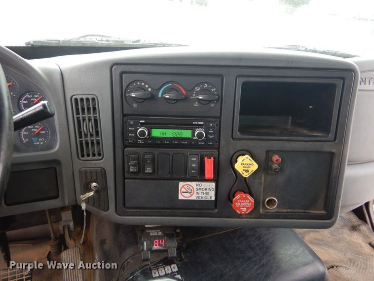 image for item MM9623 2005 International 8600  semi truck