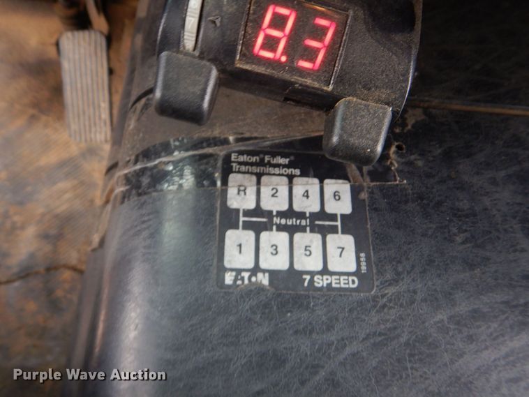 image for item MM9623 2005 International 8600  semi truck