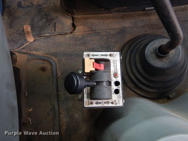 image for item MM9623 2005 International 8600  semi truck