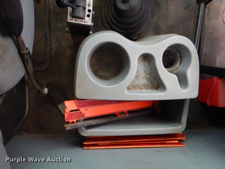 image for item MM9623 2005 International 8600  semi truck