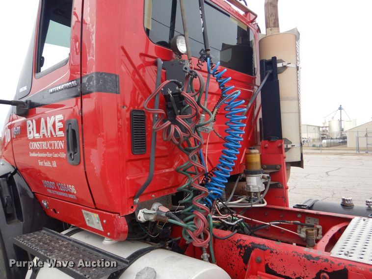 image for item MM9623 2005 International 8600  semi truck