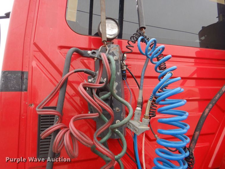 image for item MM9623 2005 International 8600  semi truck