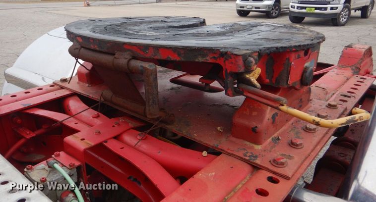 image for item MM9623 2005 International 8600  semi truck