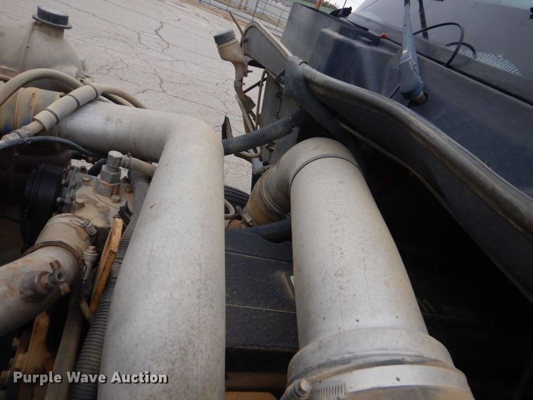 image for item MM9623 2005 International 8600  semi truck