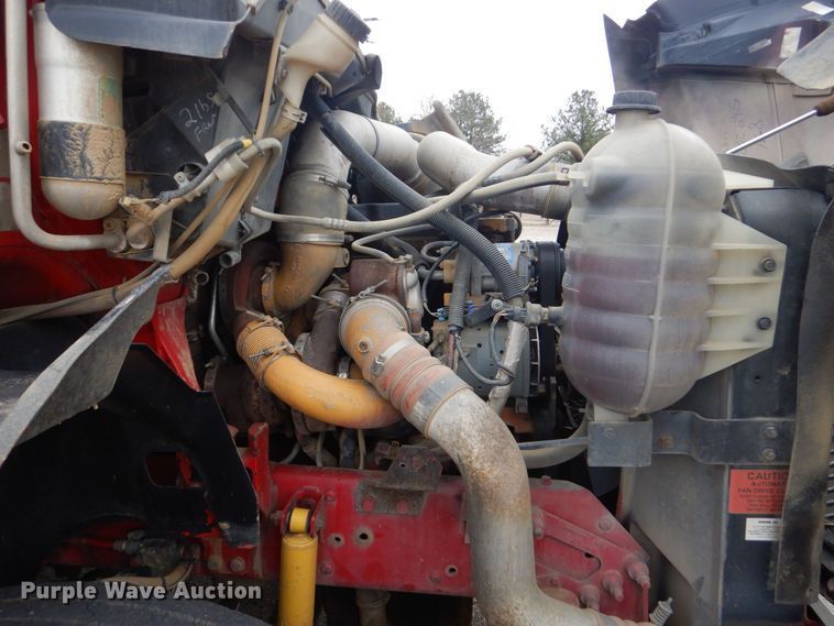 image for item MM9623 2005 International 8600  semi truck