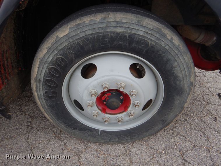 image for item MM9623 2005 International 8600  semi truck