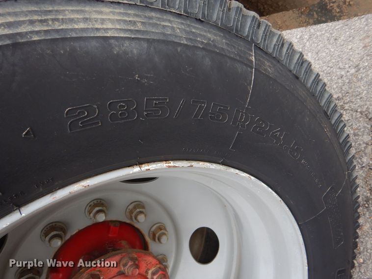 image for item MM9623 2005 International 8600  semi truck