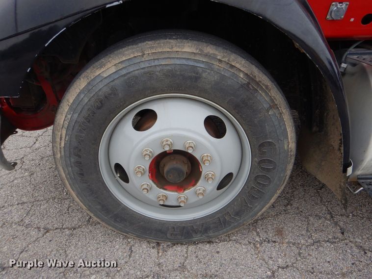 image for item MM9623 2005 International 8600  semi truck