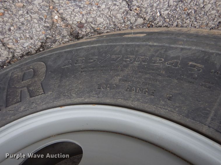 image for item MM9623 2005 International 8600  semi truck