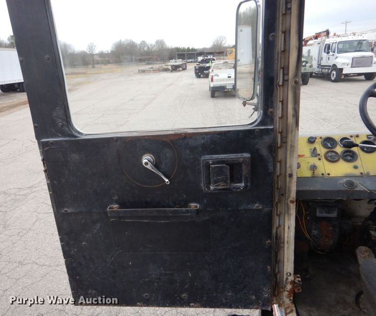 image for item MM9626 1985 Ottawa YT30  yard truck