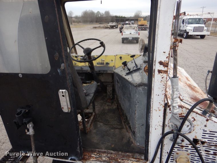 image for item MM9626 1985 Ottawa YT30  yard truck