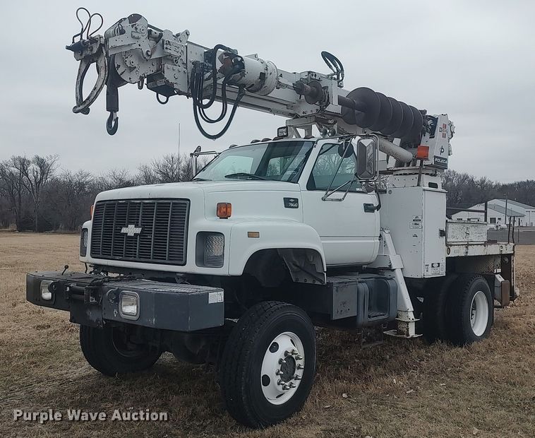 image for item MM9919 2000 Chevrolet C7500  digger derrick truck