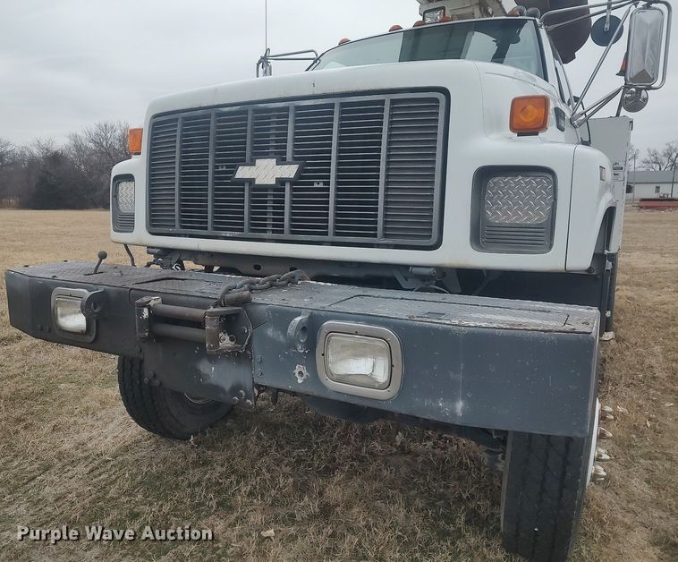 image for item MM9919 2000 Chevrolet C7500  digger derrick truck