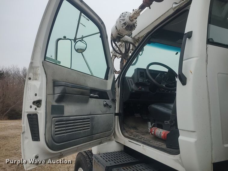 image for item MM9919 2000 Chevrolet C7500  digger derrick truck